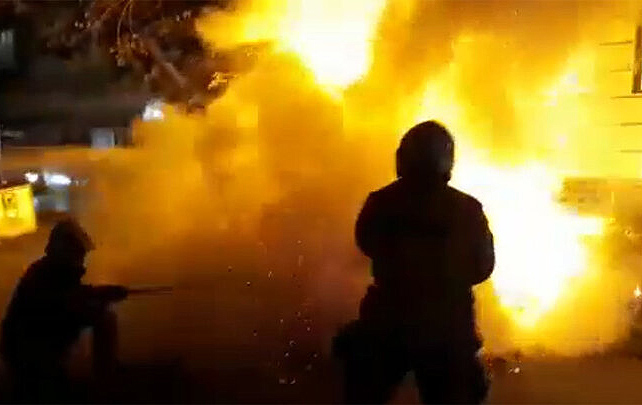 📽 ویدئو / آتش گرفتن خودروی پژو ۲۰۶ در خیابان گلبرگ تهران
