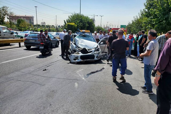 تصادف چند خودرو در اشرفی اصفهانی و مصدومیت ۸ تن