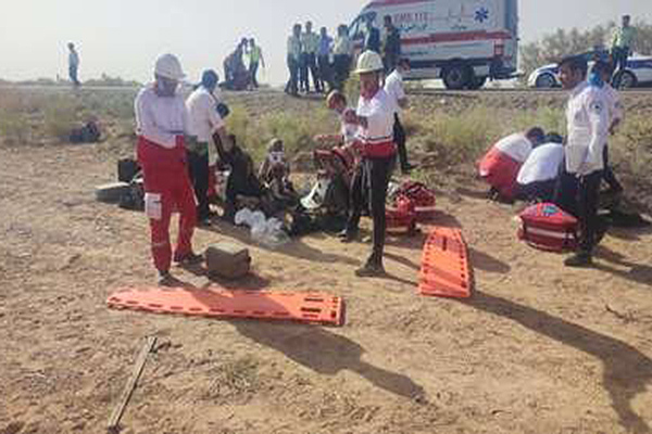 واژگون شدن اتوبوس زائران اربعین در ایلام/ ۳۵ نفر دچار حادثه و مصدومیت شدند