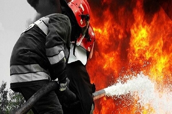 مهار آتش‌سوزی در کارخانه یونولیت سبزوار