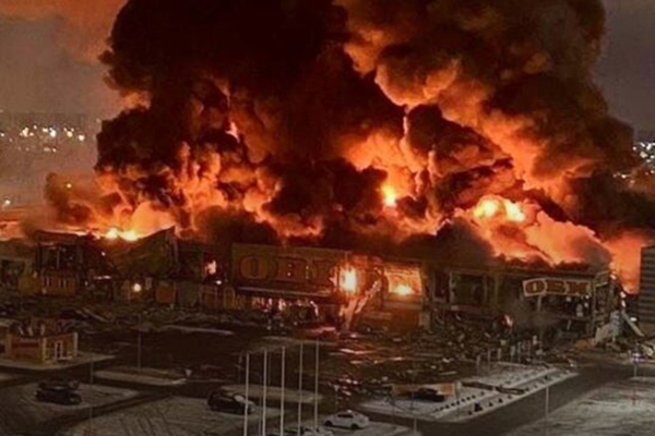 آتش سوزی در یک مرکز خرید در حومه مسکو