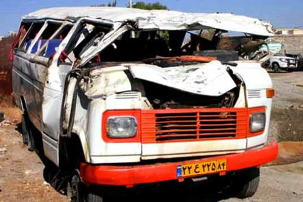 واژگونی مینی بوس کارگران در یزد ۸ مصدوم برجای گذاشت