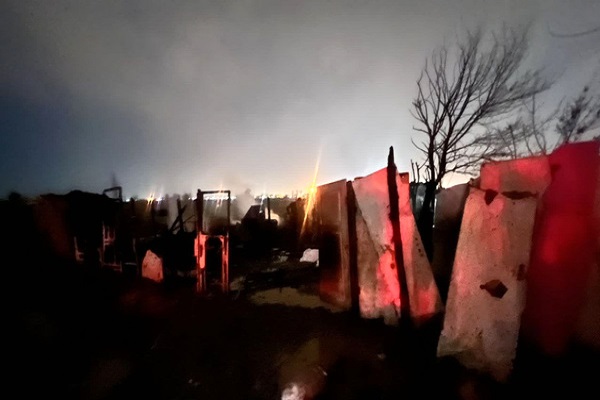 کشته و زخمی شدن ۱۲ نفر بر اثر آتش سوزی محل اسکان کارگران