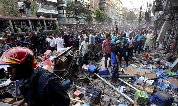 انفجار در پایتخت بنگلادش/ ۱۵ تن کشته و بیش از ۱۴۰ تن زخمی شدند