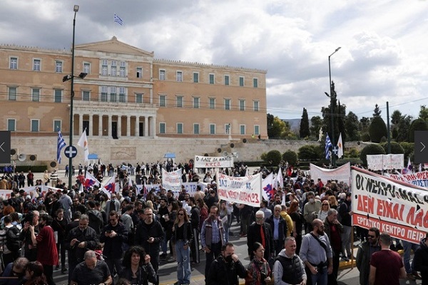 حادثه شبکه ریلی کارگران یونان را به خیابان کشاند/ اعتصاب به دلیل فقدان ایمنی کار