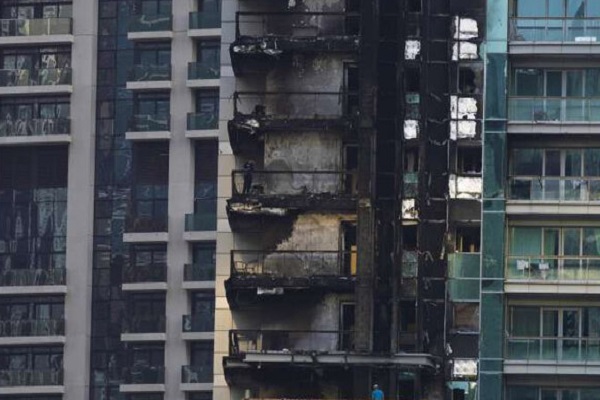 آتش‌سوزی بزرگ در یک ساختمان مسکونی در دبی ۱۶ قربانی گرفت
