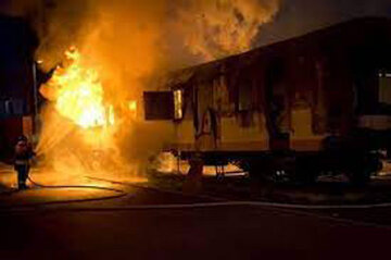 🎥 ویدئو/ آتش‌ گرفتن قطار مسافربری در پاکستان با ۸ کشته