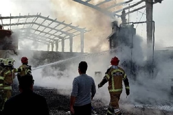 مهار آتش‌سوزی کارخانه تولید کفش قم