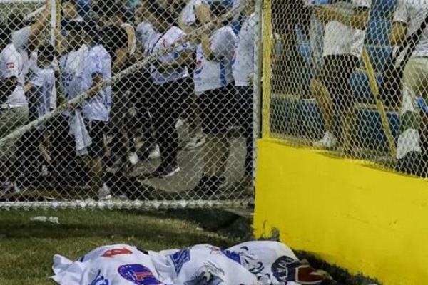 🎥ویدئو/ازدحام جمعیت تماشاگران فوتبال در پایتخت السالوادور ۱۲ کشته برجای گذاشت