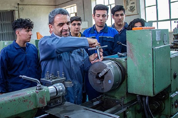 بهبود شرایط کسب و کار و کمبود کارگران در اردستان/ آگاهی از قانون کار ضرورت دارد