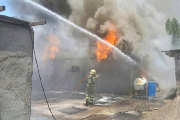 آتش‌سوزی انبار ابر و اسفنج در یافت‌آباد