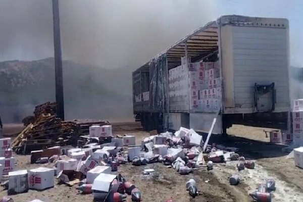 مصدومیت دو کارگر در حادثه آتش‌سوزی سه کامیون
