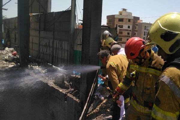 آتش‌سوزی ساختمان درحال ساخت در شمال‌غرب تهران/ نجات چندین نفر از میان دود