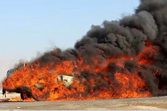 🎥 ویدئو/ آتش گرفتن یک خودروی سوخت‌کش در بلوچستان