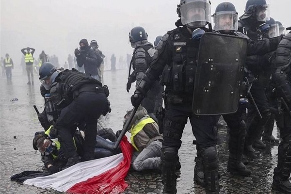 🎥 ویدئو/ درگیری پلیس فرانسه با فعالان محیط‌ زیست