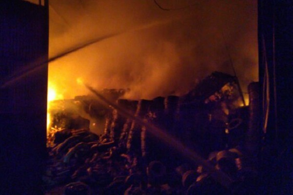 آتش‌سوزی گسترده یک انبار پلاستیک در جنوب تهران