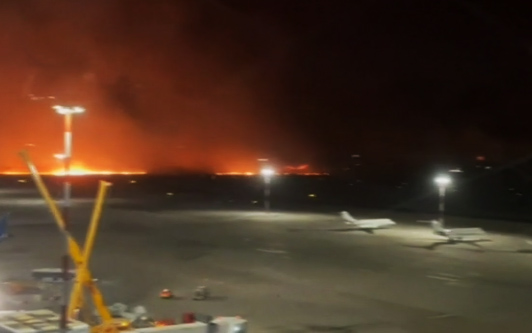 🎥 ویدئو/شعله‌های آتش فرودگاه پالرمو ایتالیا را احاطه کرد