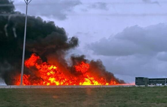 انفجار و آتش‌سوزی وسیع در یک میدان نفتی در «تگزاس»