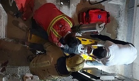 نجات معجزه‌آسای یک کارگر پس از سقوط از ۸ طبقه