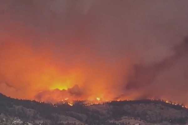 🎥 ویدئو/ وضعیت فوق العاده در بریتیش کلمبیای کانادا به علت آتش سوزی