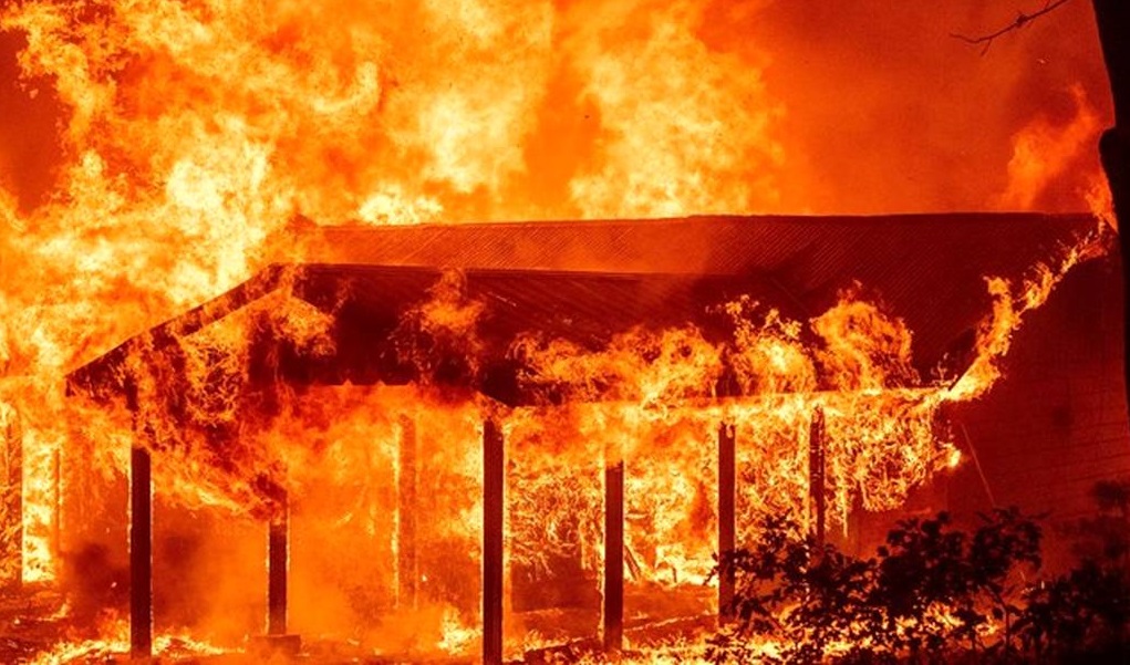 🎥 ویدئو/ وقتی یک ته سیگار یک خانه را به آتش کشید