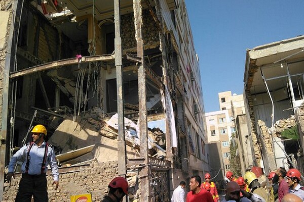 مرگ یک تن در انفجار ساختمانی در جوانمرد قصاب/ خروج ۱۹ تن از زیرآوار