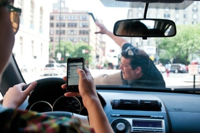 صحبت با تلفن همراه علت ۵۳ درصد از تصادفات پایتخت است