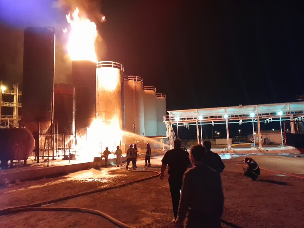 🎥 کنترل آتش سوزی مخازن نفتا در شرکت تندیس تجارت آشتیان بعد از ۵ ساعت