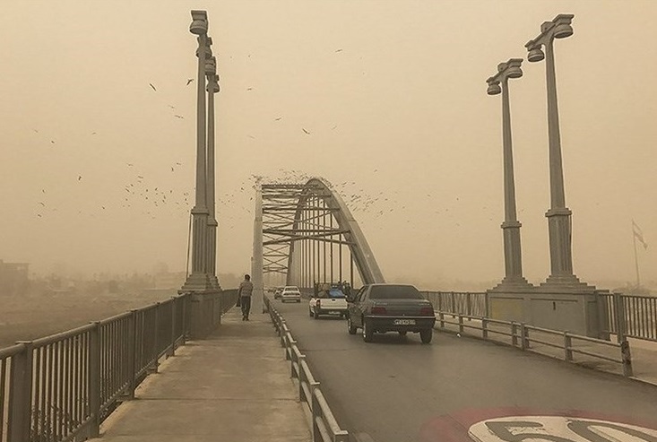 دود آتش‌سوزی بخش عراقی هورالعظیم برای سلامت خوزستانی‌ها مشکل ایجاد کرده است