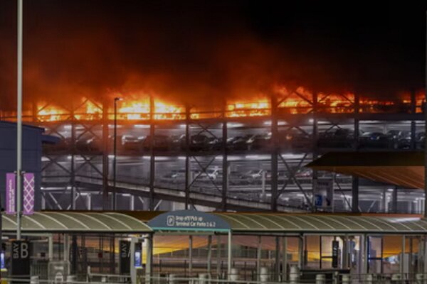 🎥  ویدئو/ آتش‌سوزی گسترده در فرودگاه لوتون لندن