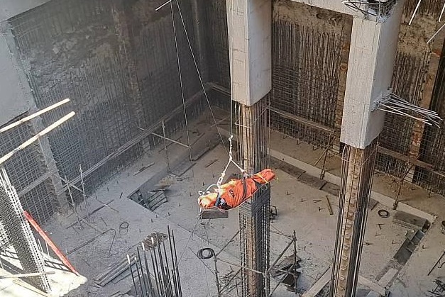 سقوط کارگر تبعه افغان از ارتفاع ۱۵ متری