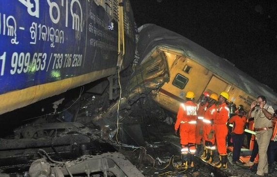 🎥 ویدئو/ تصادف مرگبار دو قطار در هند