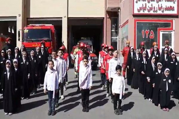 🎥 ویدئو / اجرای گروه سرود نسل ظهور برای آتش نشانان شهر مشهد