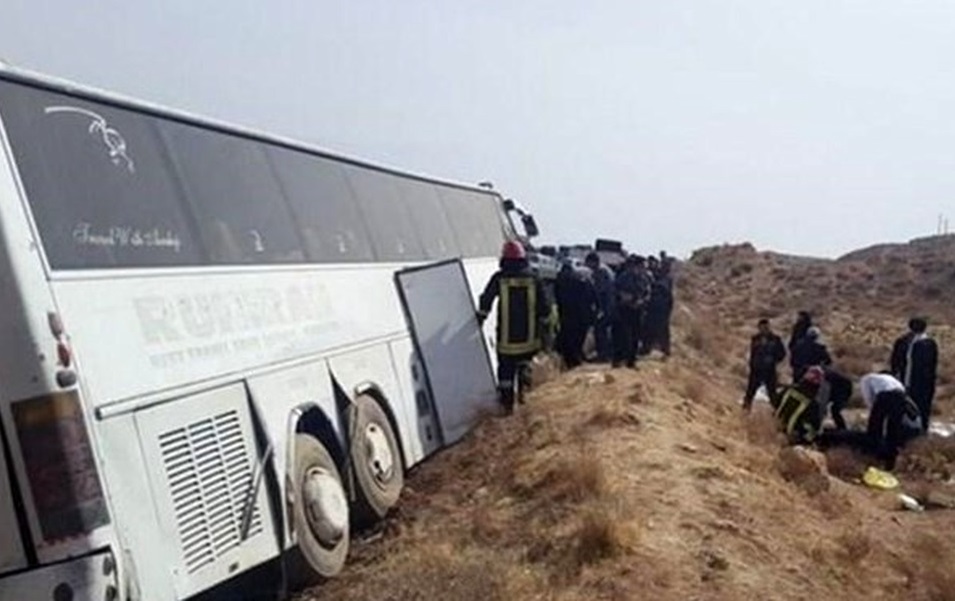 تصادف سرویس حامل کارگران در اصفهان ۲۴مصدوم داشت