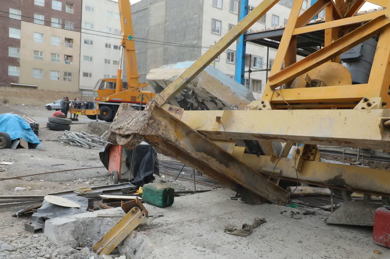 سقوط جرثقیل ساختمانی در غرب مشهد