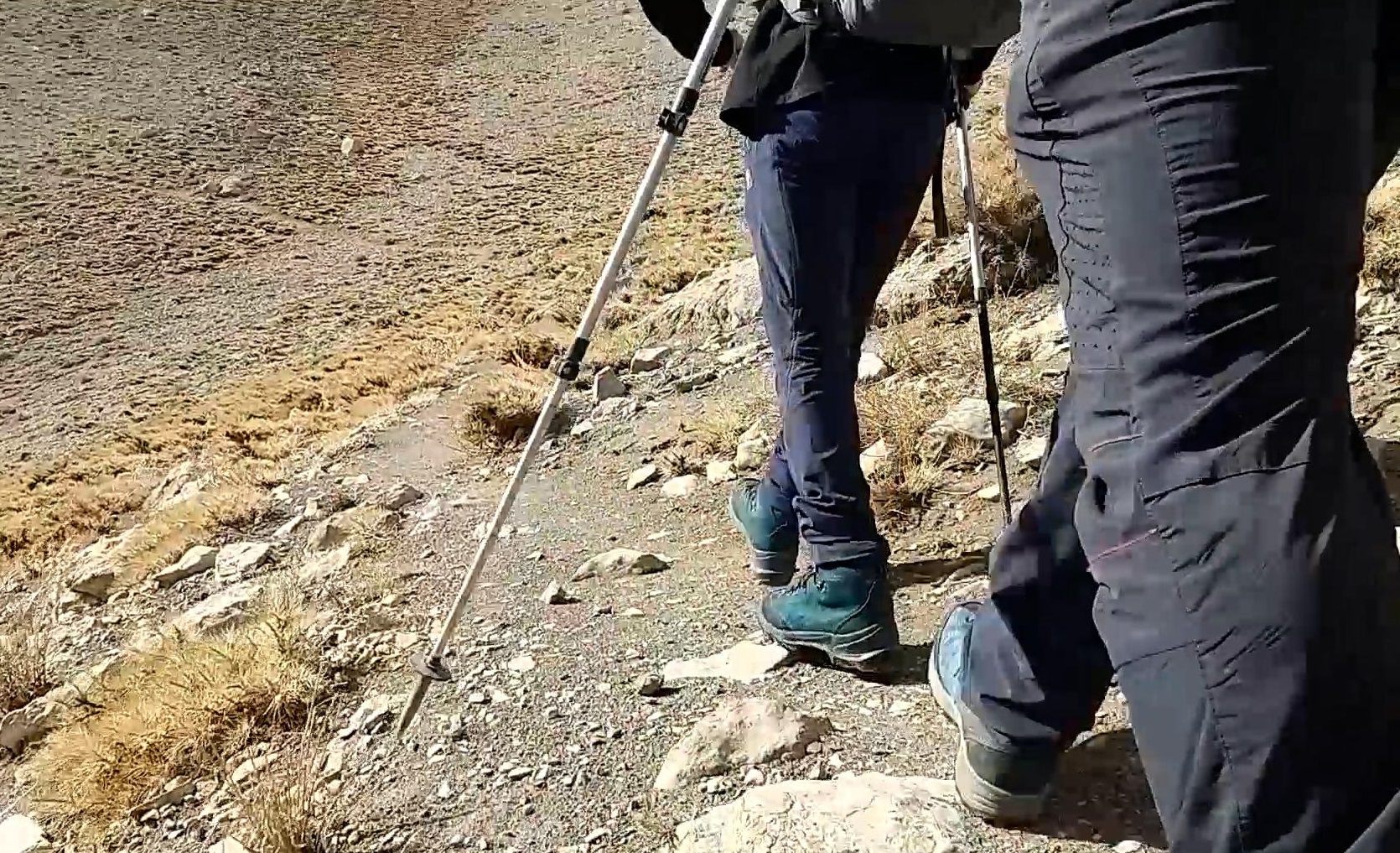 صعود تیم امداد و نجات کوهستان جمعیت هلال احمر به قله برف کرمو برای آمادگی و امداد رسانی در زمان حادثه