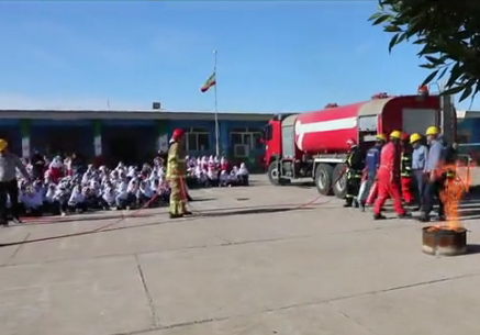 🎥 ویدئو/ مانور رویارویی با زلزله و مهار آتش‌سوزی در مدرسه دخترانه ایمان شهرک نفت اهواز