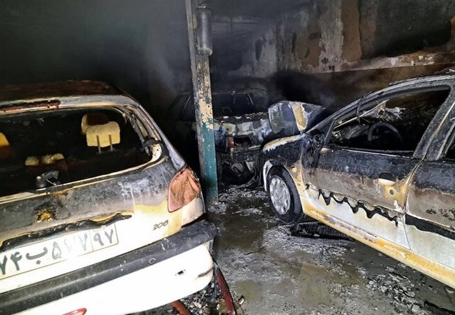 حریق ۳ خودرو در تعمیرگاهی در محله آذربایجان