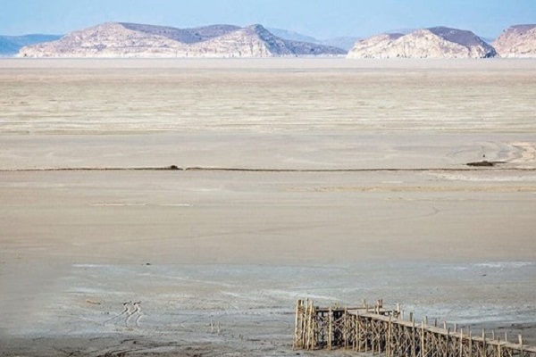 🎥 سلاجقه: مالچ پاشی در دریاچه ارومیه کذب است