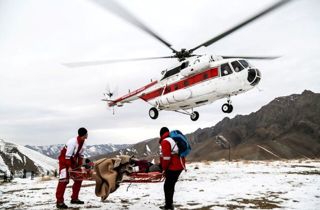 امدادرسانی به ۵۸۰۰ نفر در برف و کولاک در ۱۳ استان/ انتقال ۷ مادر باردار به مراکز درمانی