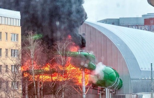 🎥ویدئو/ آتش‌سوزی شدید در پارک آبی سوئد و مصدومیت ۱۳ کارگر