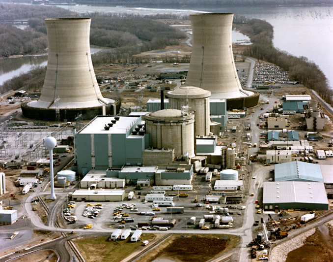 تصویر رنگی نیروگاه اتمی تری مایل آیلند در آمریکا 