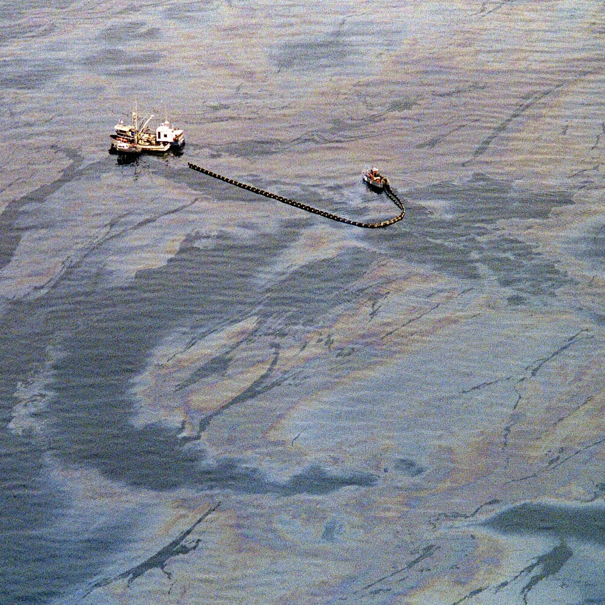 نشت نفت از کشتی نفتکش اکسون والدز
