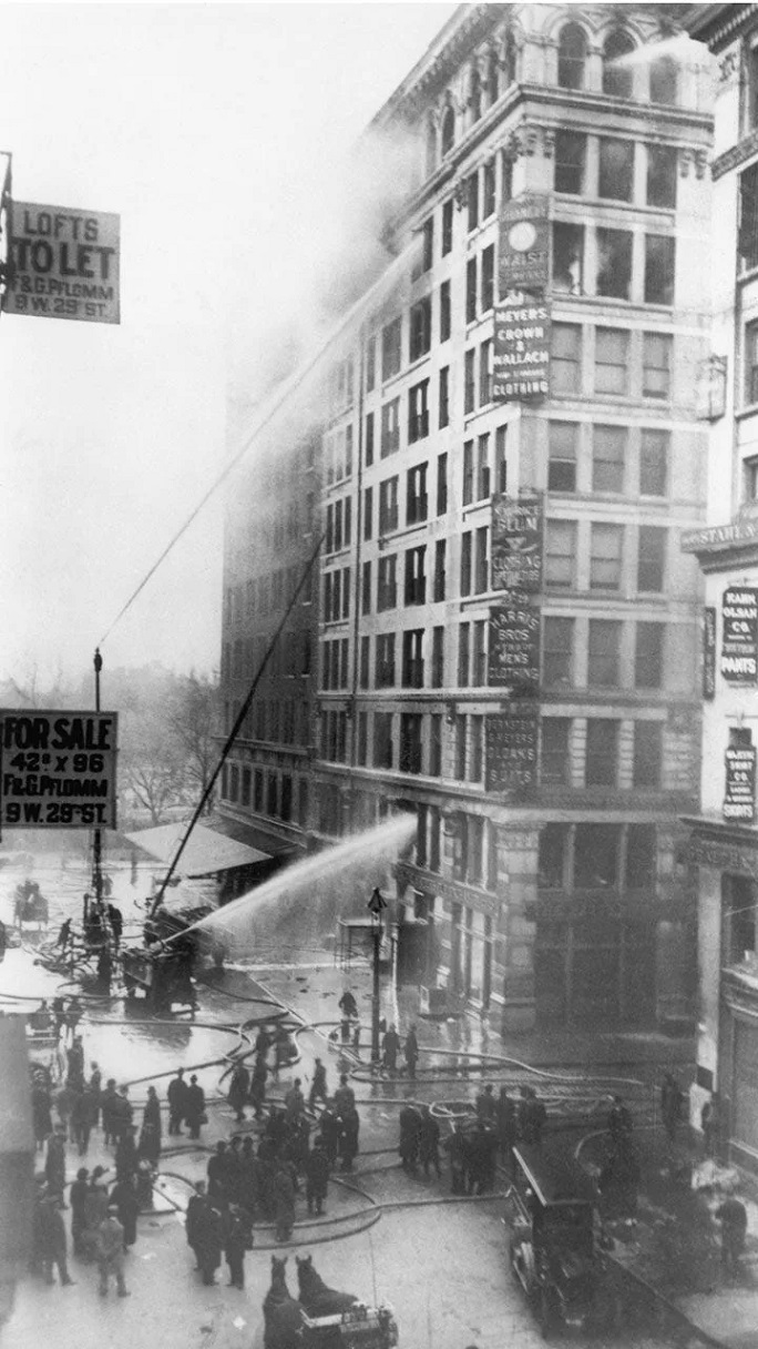 آتش‌سوزی کارخانه بلوز ترای‌انگل (Triangle Shirtwaist Factory) در آمریکا (۱۹۱۱) - Triangle Shirtwaist Factory fire