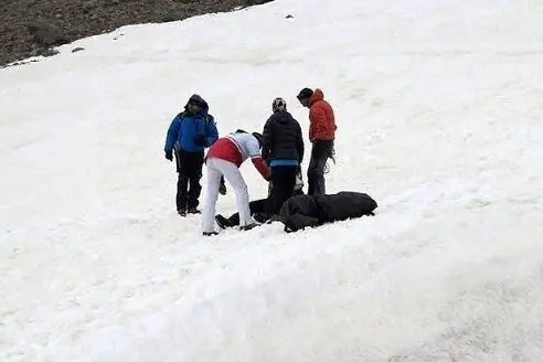 🎥 نجات اسکی باز مصدوم در ارتفاعات کوهستان شمال تهران