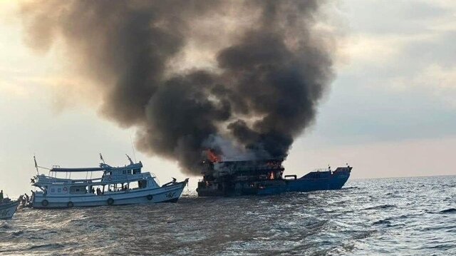 آتش گرفتن یک کشتی مسافربری در سواحل تایلند
