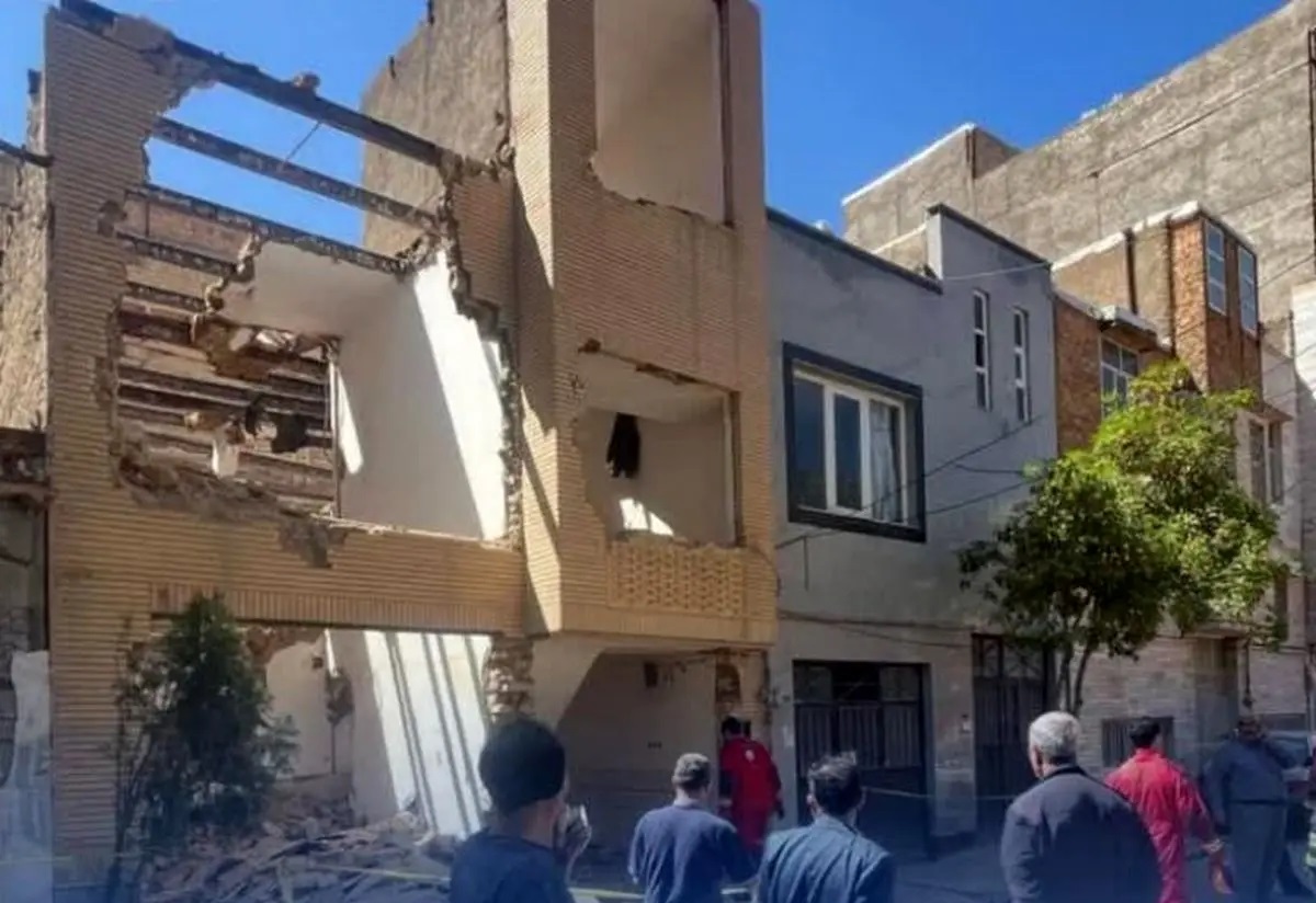 دو کارگر حین تخریب ساختمان قدیمی مصدوم شدند