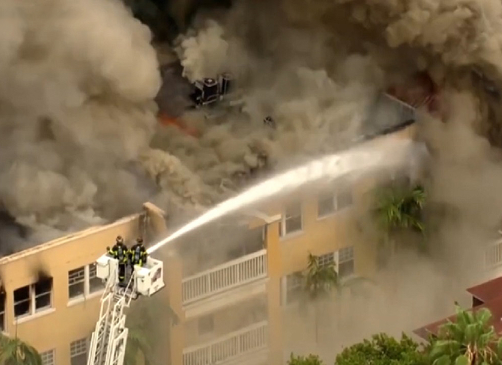 🎥 ویدئو/ ویرانی ساختمان چهار طبقه در میامی بر اثر انفجار