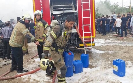 حریق کارخانه لاستیک‌سازی در حومه تهران/ ۵۰ نفر دچار سوختگی شدند