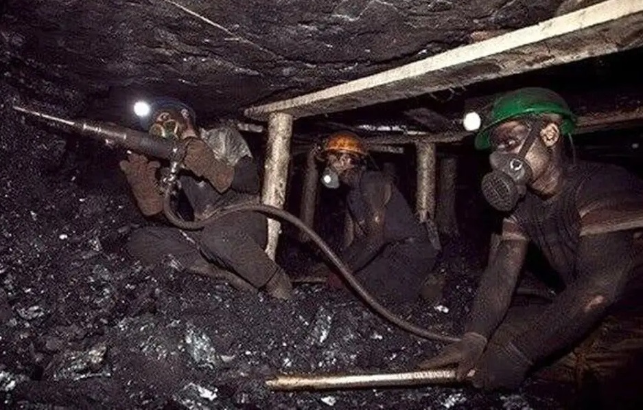 جزئیات حادثه در معدن زغالسنگ آبتیل/ ۶ کارگر قربانی‌ عدم رعایت اصول ایمنی شدند